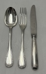 Christofle, France - Conjunto Três talheres em metal espessurado a prata sendo; garfo (17 cm), faca (19,5 cm) e colher (17 cm).