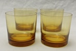 Quatro copos para whisky em cristal na cor âmbar. Medindo: 8 x 8 cm.