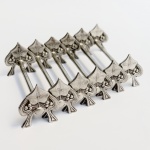 EBERLE - Conjunto composto por seis descansos para talheres em metal banhado a prata no estilo Art Nouveau decorado com parreira e cachos de uvas. Med 9 cm. 