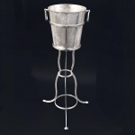 Antigo Balde para gelo com suporte de chão em metal espessurado a prata de manufatura WOLLF que pertenceu ao famoso e antigo Rio Othon Palace. Med total 68 cm balde 21 cm altura 20 cm diâmetro. 