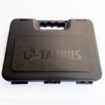 Antigo estojo de armamento Taurus, acompanha ferramenta de limpeza.