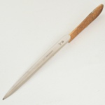 CUTELARIA, um (1) abridor de cartas, origem Solingen, Alemanha, marca D.B.G.M., medindo 21,5 cm comprimento, lâmina convexa e sem gume, sinais de uso, vide foto.