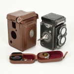 FOTOGRAFIA, uma (1) antiga câmera fotográfica ROLLEIFLEX  GERMANY, Franke & Heidecke, capa em couro, acompanha estojo com filtros, na década de 50 praticamente todos os fotógrafos de jornais tinha uma Rolleiflex, usada, não testada e sem garantia, vide foto.