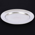 AÇO INOX, uma (1) travessa oval, marca FRACALANZA (tradição desde 1884), possui riscados e sinais de uso, medindo 45 x 31 cm, sinais de uso, vide foto.