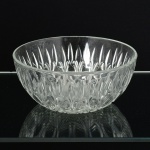 VIDRO FRANCÊS, uma (1) saladeira tipo bowl, incolor e translúcida, moldada em sulcos formando padrões geometrizados, marca VERECO  FRANCE, medindo 20 cm diâmetro e 8,5 cm altura, vide foto.
