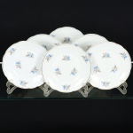 PORCELANA, seis (6) pratos de sobremesa, ornamentação floral policromada, arremates com frisos a ouro, marcaREAL (Mauá, SP, 1943 a 1994), medindo 18,5 cm diâmetro, sinais de uso, vide foto.