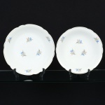 PORCELANA, duas (2) saladeiras tipo bowl de tamanhos distintos, ornamentação floral policromada, arrematescom frisos a ouro, marca REAL (Mauá, SP, 1943 a 1994), medindo 22,5 cm e 24 cm diâmetro, sinais de uso, vide foto.