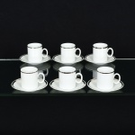 PORCELANA, seis (6) xícaras para café, clássicas, tonalidade branca, arremates com frisos prateados, linhaMEDAILLON, manufatura RENNER (Porto Alegre, RS, fundada em 1942; em 1998 foi vendida para a Vista Alegre dePortugal; em 1999 mudou a razão social para Vista Alegre do Brasil), ideais para coleção de cristaleira, vide foto.
