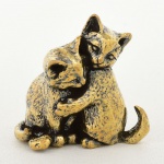 ESCULTURA, uma (1) miniatura animalista representando gatos se abraçando, confeccionada em bronze maciço,medindo aproximadamente 2 cm altura, vide foto.