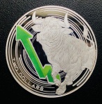 Moeda Rara no Estojo de Luxo - Niue 2 Dolares 2023 - Proof FC - 1Oz - Prata (.999) - 31,1 g - 50 mm - Touro e Urso - Apenas 500 Peças Cunhadas - Carlos III.