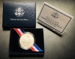Estojo com Moeda Estados Unidos - 1 Dolar 2006 Letra S - Km-394 FC - Prata (.900) - 26,73 g - 38,1 mm - Comemorativa do centenário da Casa da Moeda de São Francisco - com Certificado.
