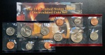Envelope dos Estados Unidos 1995 com 12 Moedas -  1 Dime, 1 e 5 Cents, Quarter Dolar, Half Dolar + 2 Token - com Certificado.