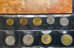 Set de Moedas Polonia 1992 - 2003 - 1, 2, 5, 10, 20 e 50 Groszy - 1, 2 e 5 Zloty - Total 9 Moedas - Excelente Conservação.