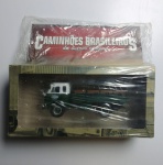 CAMINHÕES BRASILEIROS DE OUTROS TEMPOS -  Antigo brinquedo miniatura caminhão. LACRADO. Em excelente estado de conservação, mas sem garantia futura. ATENÇÃO! Produto sendo vendido no estado conforme fotos. Testado ou não, diz respeito apenas no momento da catalogação. Questione todas as suas dúvidas antes de efetuar os lances, eles são IRREVOGÁVEIS e IRRETRATÁVEIS! Se necessário, solicitar mais fotos, vídeos ou perguntas para análise via e-mail contato.antig@gmail.com. Grato pelo contato.