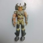 CAVALEIROS DO ZODÍACO - Brinquedo miniatura do personagem Hyoga de Cisne, feito em material emborrachado  e produzido na década de 1990, medindo cerca de 13 cm. Em excelente estado de conservação, mas sem garantia futura. ATENÇÃO! Produto sendo vendido no estado conforme fotos. Testado ou não, diz respeito apenas no momento da catalogação. Questione todas as suas dúvidas antes de efetuar os lances, eles são IRREVOGÁVEIS e IRRETRATÁVEIS! Se necessário, solicitar mais fotos, vídeos ou perguntas para análise via e-mail contato.antig@gmail.com. Grato pelo contato.