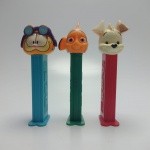TRIO DE PEZ - Dispenser para balas. Em excelente estado de conservação. ATENÇÃO! Produto sendo vendido no estado conforme fotos. Testado ou não, diz respeito apenas no momento da catalogação. Questione todas as suas dúvidas antes de efetuar os lances, eles são IRREVOGÁVEIS e IRRETRATÁVEIS! Se necessário, solicitar mais fotos, vídeos ou perguntas para análise via e-mail contato.antig@gmail.com. Grato pelo contato.