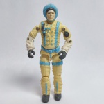 GI JOE / COMANDOS EM AÇÃO / SUB ZERO V1 1990 - Marca e fabricante: Hasbro. Produto confeccionado em ABS, medindo cerca de 10 cm. Peça em excelente conservação, não possui acessório e embalagem, sem garantia futura.  ATENÇÃO! Produto sendo vendido no estado conforme fotos. Se necessário, solicitar mais fotos, vídeos ou perguntas para análise via e-mail contato.antig@gmail.com. Grato pelo contato.