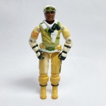 GI JOE /  COMANDOS EM AÇÃO / ICEBERG - SNOW TROOPER  Marca e fabricante: Hasbro. Produto confeccionado em ABS, medindo cerca de 12 cm. Peça em excelente conservação, não possui acessório e embalagem, sem garantia futura.  ATENÇÃO! Produto sendo vendido no estado conforme fotos. Se necessário, solicitar mais fotos, vídeos ou perguntas para análise via e-mail contato.antig@gmail.com. Grato pelo contato.