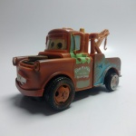 MATTEL DISNEY PIXAR CARROS MATE  -  Brinquedo carro do personagem Mate do filme Carros movido a pilha. ATENÇÃO! Produto sendo vendido no estado conforme fotos. Testado ou não, diz respeito apenas no momento da catalogação. Questione todas as suas dúvidas antes de efetuar os lances, eles são IRREVOGÁVEIS e IRRETRATÁVEIS! Se necessário, solicitar mais fotos, vídeos ou perguntas para análise via e-mail contato.antig@gmail.com. Grato pelo contato.
