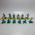 GULLIVER FUTEBOL CLUB TOTAL  -  Conjunto de miniaturas de futebol representando Brasil e Argentina. Algumas peças necessitam de reparos. ATENÇÃO! Produto sendo vendido no estado conforme fotos. Testado ou não, diz respeito apenas no momento da catalogação. Questione todas as suas dúvidas antes de efetuar os lances, eles são IRREVOGÁVEIS e IRRETRATÁVEIS! Se necessário, solicitar mais fotos, vídeos ou perguntas para análise via e-mail contato.antig@gmail.com. Grato pelo contato.
