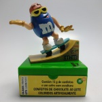 M&M's SKATISTA DISPENSER DE BALA  - Dispenser de bala M&M's. ATENÇÃO! Produto sendo vendido no estado conforme fotos. Testado ou não, diz respeito apenas no momento da catalogação. Questione todas as suas dúvidas antes de efetuar os lances, eles são IRREVOGÁVEIS e IRRETRATÁVEIS! Se necessário, solicitar mais fotos, vídeos ou perguntas para análise via e-mail contato.antig@gmail.com. Grato pelo contato.