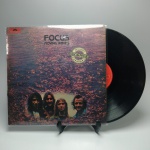 FOCUS MOVING WAVES - Estado de conservação: CAPA- MB e MÍDIA - B. ATENÇÃO! Produto sendo vendido no estado conforme fotos. N(Novo) / MB(Muito Bom) / B(Bom) / M(Mediano) / R(Ruim). LPs podem ter pequenos riscos superficiais q possam causar chiados. Se necessário, solicitar mais fotos, vídeos ou perguntas para análise via e-mail contato.antig@gmail.com. Questione todas suas dúvidas antes de efetuar os lances, eles são IRREVOGÁVEIS e IRRETRATÁVEIS! Leia os Termos e Condições e a caixa de informações do leilão em Home no site www.antig.com.br dando ênfase nas Informações Importantes, ao efetuar o lance o arrematante concorda com Datas, Prazos e Regras da casa de leilões Antig.