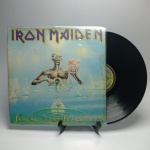 IRON MADEN SEVENTH SON OF A SEVENTH SON  - Estado de conservação: CAPA- B e MÍDIA - MB. ATENÇÃO! Produto sendo vendido no estado conforme fotos. N(Novo) / MB(Muito Bom) / B(Bom) / M(Mediano) / R(Ruim). LPs podem ter pequenos riscos superficiais q possam causar chiados. Se necessário, solicitar mais fotos, vídeos ou perguntas para análise via e-mail contato.antig@gmail.com. Questione todas suas dúvidas antes de efetuar os lances, eles são IRREVOGÁVEIS e IRRETRATÁVEIS! Leia os Termos e Condições e a caixa de informações do leilão em Home no site www.antig.com.br dando ênfase nas Informações Importantes, ao efetuar o lance o arrematante concorda com Datas, Prazos e Regras da casa de leilões Antig.