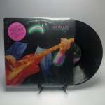 DIRE STRAITS MONEY FOR NOTHING  - Estado de conservação: CAPA- B e MÍDIA - B. Com encarte. ATENÇÃO! Produto sendo vendido no estado conforme fotos. N(Novo) / MB(Muito Bom) / B(Bom) / M(Mediano) / R(Ruim). LPs podem ter pequenos riscos superficiais q possam causar chiados. Se necessário, solicitar mais fotos, vídeos ou perguntas para análise via e-mail contato.antig@gmail.com. Questione todas suas dúvidas antes de efetuar os lances, eles são IRREVOGÁVEIS e IRRETRATÁVEIS! Leia os Termos e Condições e a caixa de informações do leilão em Home no site www.antig.com.br dando ênfase nas Informações Importantes, ao efetuar o lance o arrematante concorda com Datas, Prazos e Regras da casa de leilões Antig.