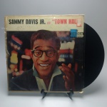 SAMMY DAVIS JR  - Estado de conservação: CAPA- MB e MÍDIA - MB.. ATENÇÃO! Produto sendo vendido no estado conforme fotos. N(Novo) / MB(Muito Bom) / B(Bom) / M(Mediano) / R(Ruim). LPs podem ter pequenos riscos superficiais q possam causar chiados. Se necessário, solicitar mais fotos, vídeos ou perguntas para análise via e-mail contato.antig@gmail.com. Questione todas suas dúvidas antes de efetuar os lances, eles são IRREVOGÁVEIS e IRRETRATÁVEIS! Leia os Termos e Condições e a caixa de informações do leilão em Home no site www.antig.com.br dando ênfase nas Informações Importantes, ao efetuar o lance o arrematante concorda com Datas, Prazos e Regras da casa de leilões Antig.