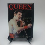 DVD QUEEN WE EILL ROCK YOU  -  Estado de conservação: CAPA- MB e MÍDIA - MB.  ATENÇÃO! Produto sendo vendido no estado conforme fotos. N(Novo) / MB(Muito Bom) / B(Bom) / M(Mediano) / R(Ruim). LPs podem ter pequenos riscos superficiais q possam causar chiados. Se necessário, solicitar mais fotos, vídeos ou perguntas para análise via e-mail contato.antig@gmail.com. Questione todas suas dúvidas antes de efetuar os lances, eles são IRREVOGÁVEIS e IRRETRATÁVEIS! Leia os Termos e Condições e a caixa de informações do leilão em Home no site www.antig.com.br dando ênfase nas Informações Importantes, ao efetuar o lance o arrematante concorda com Datas, Prazos e Regras da casa de leilões Antig.