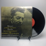 LP HERBERT VON KARAJAN ORQUESTRA FILARMÔNICA DE VIENA -  Estado de conservação: CAPA- MB e MÍDIA - MB. ATENÇÃO! Produto sendo vendido no estado conforme fotos. N(Novo) / MB(Muito Bom) / B(Bom) / M(Mediano) / R(Ruim). LPs podem ter pequenos riscos superficiais q possam causar chiados. Se necessário, solicitar mais fotos, vídeos ou perguntas para análise via e-mail contato.antig@gmail.com. Questione todas suas dúvidas antes de efetuar os lances, eles são IRREVOGÁVEIS e IRRETRATÁVEIS! Leia os Termos e Condições e a caixa de informações do leilão em Home no site www.antig.com.br dando ênfase nas Informações Importantes, ao efetuar o lance o arrematante concorda com Datas, Prazos e Regras da casa de leilões Antig.