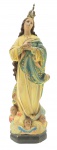 ARTE SACRA - Imagem de Nossa Senhora da Conceição, com coroa em metal e base octogonal; em gesso multicolorido. Medidas: 47 x 13 cm. Com ínfimos desgastes na pintura; base com ínfimos bicados; coroa com ínfimos amassados e metal escurecido.