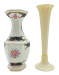 LENOX MADE IN USA / PORCELANAS ELYCA - 01 solifleur no formato trompete com filetes em dourado, em porcelana marfim, da manufatura americana Lenox, e 01 vaso com borda hexagonal, corpo facetado e no formato balaústre decorado com coloridos padrões florais, volutas douradas e detalhes em azul marinho, em porcelana da manufatura espanhola Elyca. Medidas: 23 x 8 cm; 21 x 11 cm.