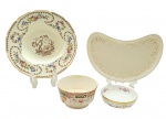 ROYAL DOULTON ENGLAND BONE CHINA, BEAUFORT / WEDGWOOD EMBOSSED QUEENS WARE, ENGLAND / WELLINGTON CHINA / ROYAL CROWN DERBY CHINA - 04 diferentes itens em porcelana inglesa, sendo: 01 prato fundo, 01 prato meia-lua, e 02 bowls de diferentes tamanhos. Adornados com variados padrões vegetalistas e florais. Medidas: 24 x 4 cm; 10 x 3 cm. Bowl maior e prato meia-lua com manchados.