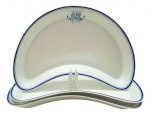 F. DOM MARTIN, PARIS - 03 antigos pratos meia-lua para serviço de jantar, em porcelana francesa, decorados com faixa e monograma em azul do Dr. Conde Mota Maia, renomado médico particular da câmera imperial e amigo pessoal de Dom Pedro. Medidas: 24 x 15 cm.
