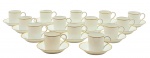 CH. PILLIVUYT & CIE, PARIS, EXP. 1900, GRAND PRIX, LIMOGES, FRANCE - Parte de serviço de café, início séc. XX, composto por 14 xícaras de café com seus respectivos pires; decorados com filetes dourados e personalizados com monograma; em porcelana francesa de Limoges, da tradicional manufatura Ch. Pillivuyt & Cie, fundada no século XIX. A marca faz referência à participação da manufatura na Exposição Universal de Paris de 1900; monograma atribuído ao Baronato de Santo Ângelo. Medidas: 8 x 6 cm; 12 cm (diâm.).