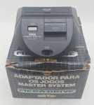 TECTOY - SEGA MEGA DRIVE MASTER SYSTEM CONVERTER - Acessório oficial lançado pela SEGA que permite rodar jogos do Master System diretamente no console Mega Drive. Acompanha manual e caixa original. Observação: Não testado. Caixa com marcas e avarias.