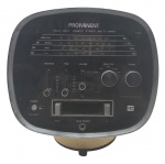 PROMINENT - TCM-5600 - Antigo rádio com toca-fitas portátil de origem japonesa, produzido na década de 70. Possui funções estéreo e múltiplas bandas de rádio, incluindo LW, AM, SW e FM. Medidas: 29cm x 28cm x 26cm. Observação: Funcionamento de rádio FM, testado, outras funções não testadas. Possui marcas e pequenas manchas. Antena com avaria.