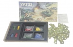 COLUNA - YATZI A ESTRATÉGIA DA VITÓRIA - Antigo jogo de tabuleiro da empresa brasileira Coluna, retratando um jogo de estratégia de guerra. Anos 80. Caixa com avarias e manchas.