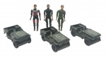 ESTRELA - G.I. JOE - Lote com 3 bonecos G.I. JOE , provenientes dos anos 80, acompanhando 3 pequenos jipes de guerra da Mitroplast. Medidas: 10cm aproximadamente. Observação: um dos bonecos está sem o polegar e os jipes possuem avarias (faltando para-brisas e um dos jipes com ausência de uma roda).