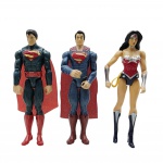 MATTEL - DC - Lote com 3 personagens da DC, SUPERMAN e MULHER MARAVILHA. Articulados, medida: 30cm cada. Possuem pequenas marcas de uso.