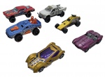 MATTEL - HOT WHEELS - Lote com 6 miniaturas Hot Wheels em escala 1:64. Diversos modelos, feitos de ferro com partes plásticas. Possuem pequenos detalhes e marcas de uso e pequena avaria.