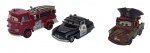 DISNEY / PIXAR - Lote com 3 miniaturas de carrinhos retratados personagens do desenho CARROS da Disney/Pixar, em escalas diversas. Diversos modelos, feitos de ferro com partes plásticas. Possuem pequenos detalhes e marcas de uso.