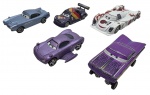DISNEY / PIXAR - Lote com 3 miniaturas de carrinhos retratados personagens do desenho CARROS da Disney/Pixar, em escala 1:64. Diversos modelos, feitos de ferro com partes plásticas. Possuem pequenos detalhes e marcas de uso. Uma miniatura com avaria no aerofólio (ausente).