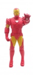MIMO - HOMEM DE FERRO - Antigo boneco icônico da MARVEL, o Homem de Ferro, feito pela empresa brasileira MIMO. Feito de plástico/vinil, com medida de 56cm. Articulado nos braços, pernas e cabeça. Possui desgastes e manchas.