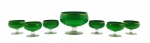 Conjunto para sobremesa em formato de taça, com 07 itens, sendo uma taça maior e seis taças menores; corpo em vidro pintado na cor verde e com filete dourado; base em vidro translúcido com filete dourado. Medidas: 17 x 11 cm; 10 x 6 cm. Filete dourado das bases desvanecido em alguns pontos.