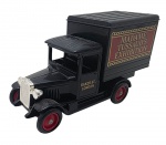 LLEDO DAYS GONE - Antiga miniatura de ferro com partes plásticas da Lledo, coleção Days Gone, feito na Inglaterra nos anos 80. Escala 1:50 / 1:64 (box scale). Retrata carro da Madame Tussaud. Pode conter ínfimas marcas.