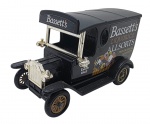 LLEDO DAYS GONE - Antiga miniatura de ferro com partes plásticas da Lledo, coleção Days Gone, feito na Inglaterra nos anos 80. Escala 1:50 / 1:64 (box scale). Retrata carro da Basset's Liquorice Allsorts. Pode conter ínfimas marcas.