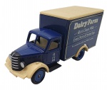 LLEDO DAYS GONE - Antiga miniatura de ferro com partes plásticas da Lledo, coleção Days Gone, feito na Inglaterra nos anos 80. Escala 1:50 / 1:64 (box scale). Retrata carro da Dairy Farm. Pode conter ínfimas marcas.