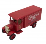 LLEDO DAYS GONE - Antiga miniatura de ferro com partes plásticas da Lledo, coleção Days Gone, feito na Inglaterra nos anos 80. Escala 1:50 / 1:64 (box scale). Retrata carro da Carnation.  Pode conter ínfimas marcas.